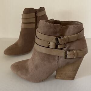 Heart in D Womens Brown Ankle Booties Chunky Block Heels Pointed Toe Size 7.5